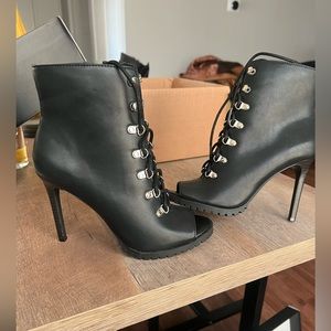 INC FLORITAP blk heel